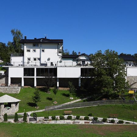 Motel Aladin Cazin Kültér fotó