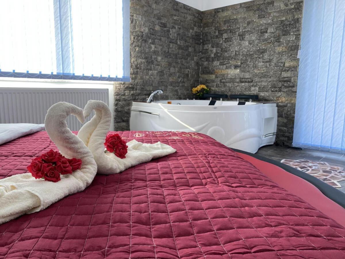 Motel Aladin Cazin Kültér fotó