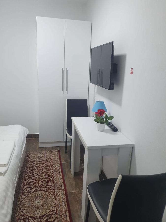 Motel Aladin Cazin Kültér fotó
