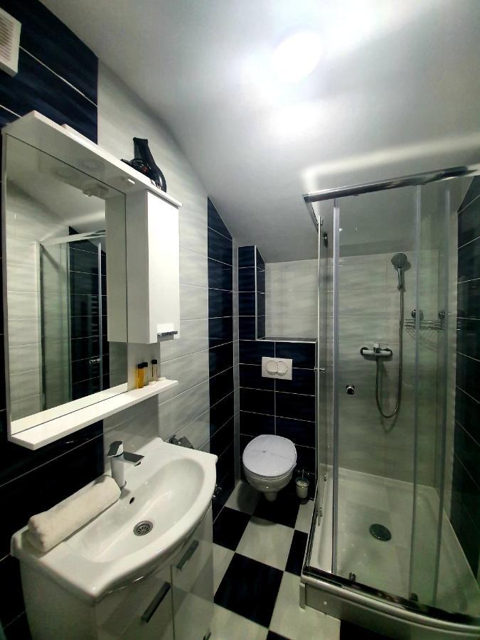 Motel Aladin Cazin Kültér fotó