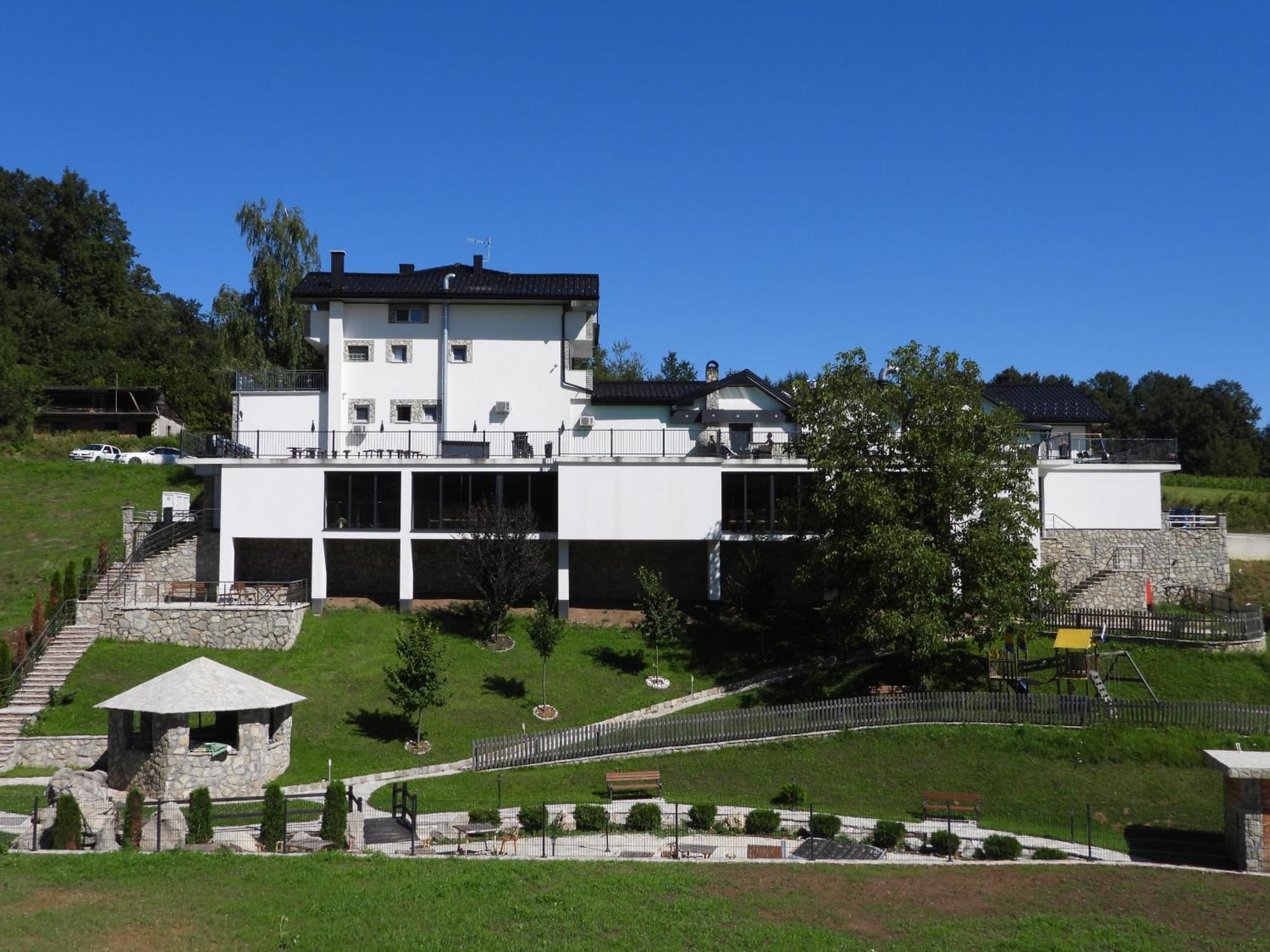 Motel Aladin Cazin Kültér fotó